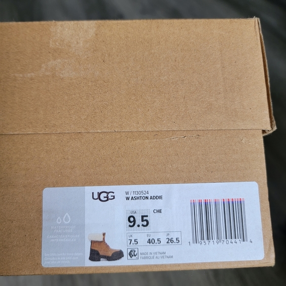 UGG Ashton Addie Waterproof Leather Boot - Picture 10 of 10